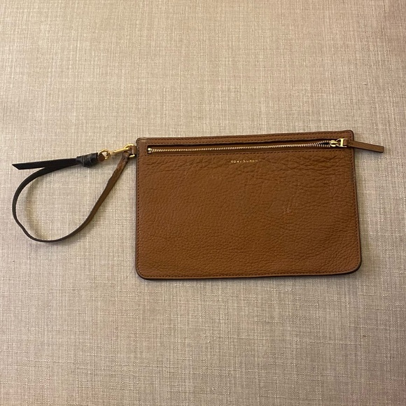 Tory Burch Handbags - Tory Burch Leather Wristlet